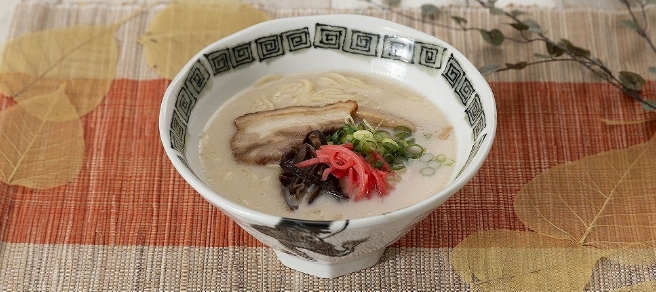 博多豚骨ラーメン